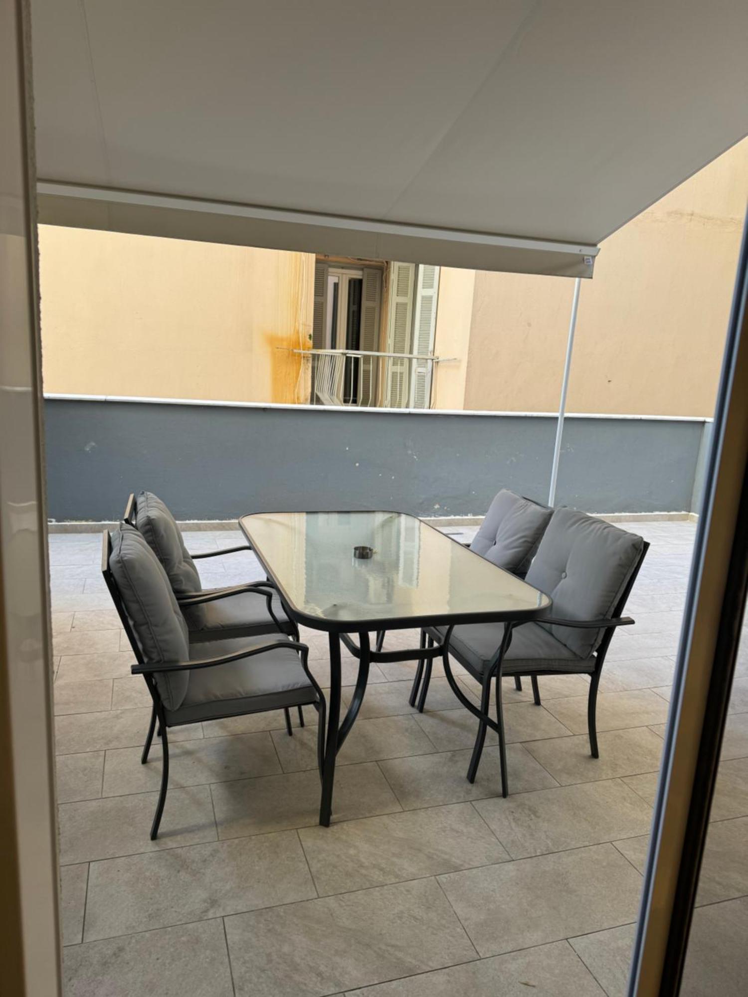 شقة Ag.Sofias Pedestrian Area Luxury Ap. & Big Balcony سالونيك المظهر الخارجي الصورة